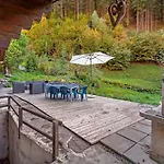 Charming Little Chalet For 6 People & Free Ski Lockers