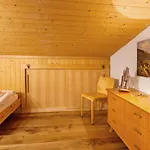 Charming Little Chalet For 6 People & Free Ski Lockers