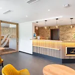Jungfrau Lodge, Annex Crystal