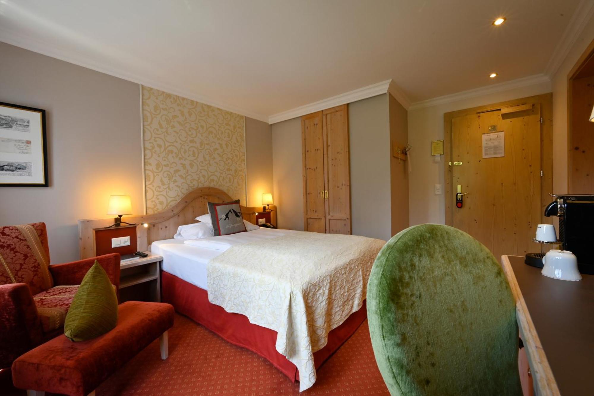 Romantik Schweizerhof Hotel 5*