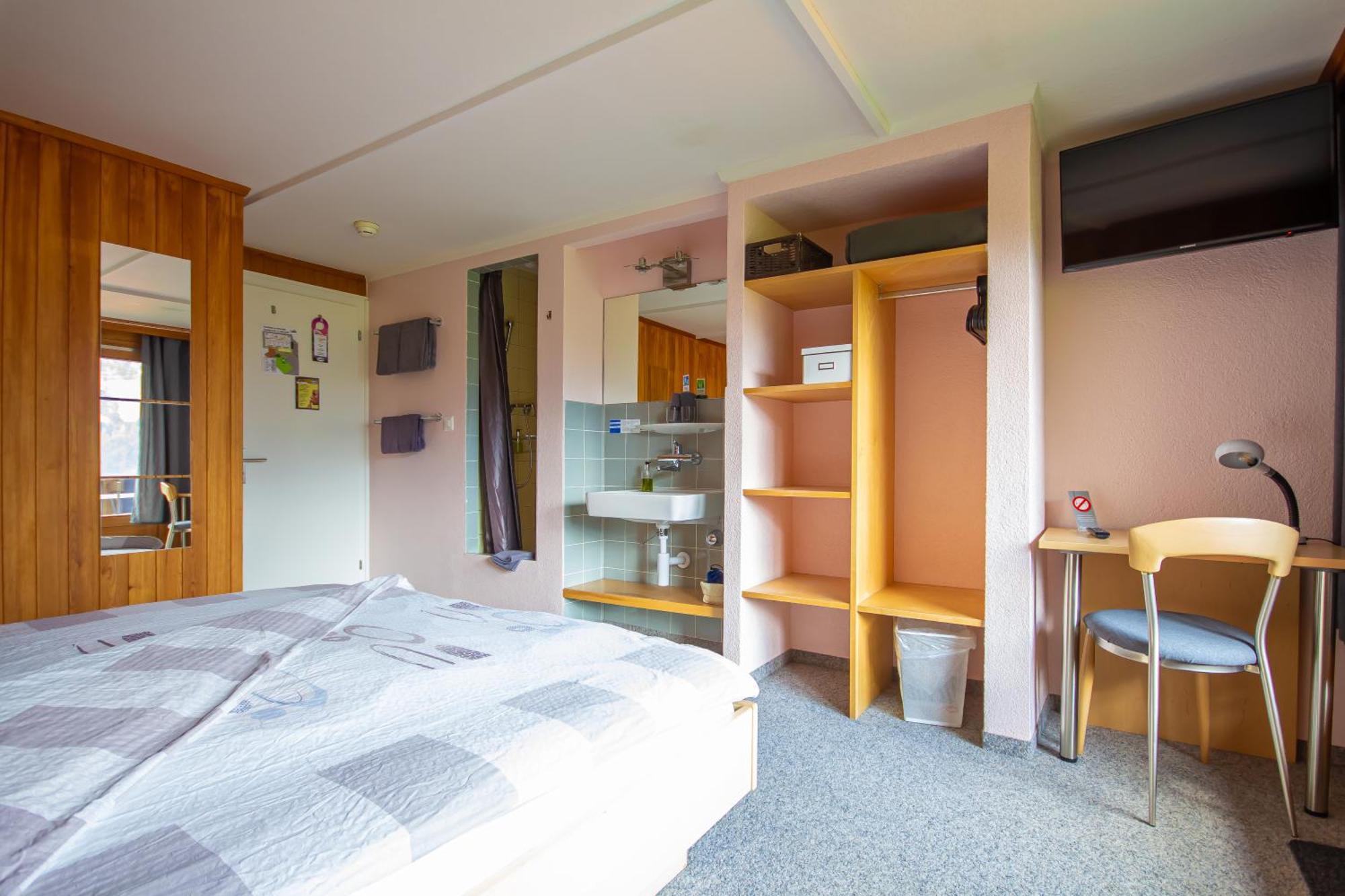 Hotel Lauberhorn 2*