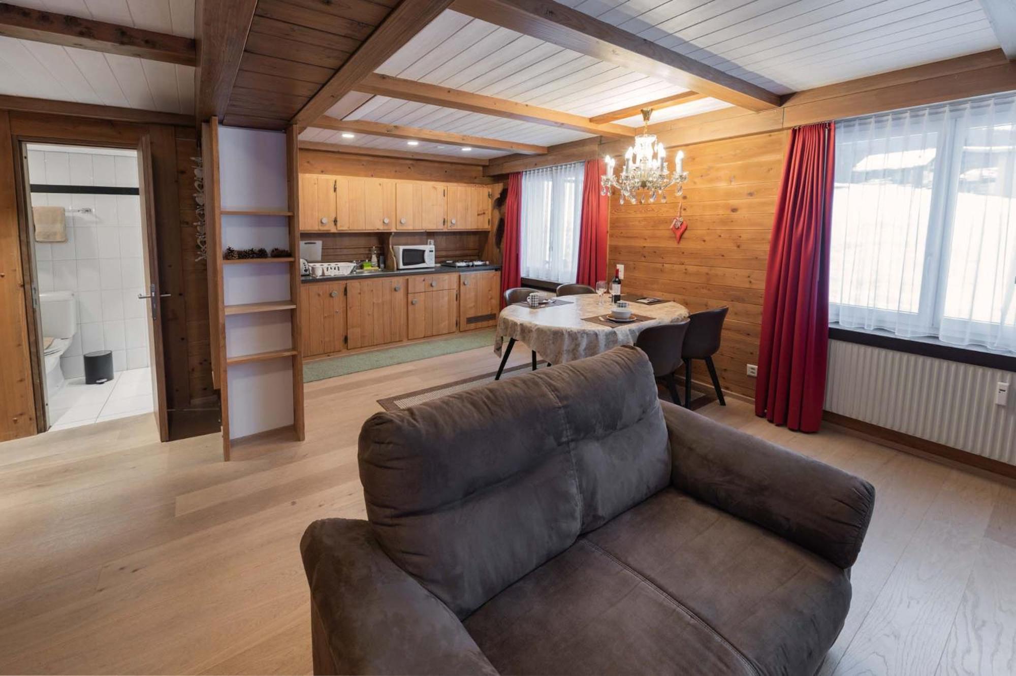 Mom - Alpine Boutique Apartments, Romantica, Near Grindelwald Terminal *