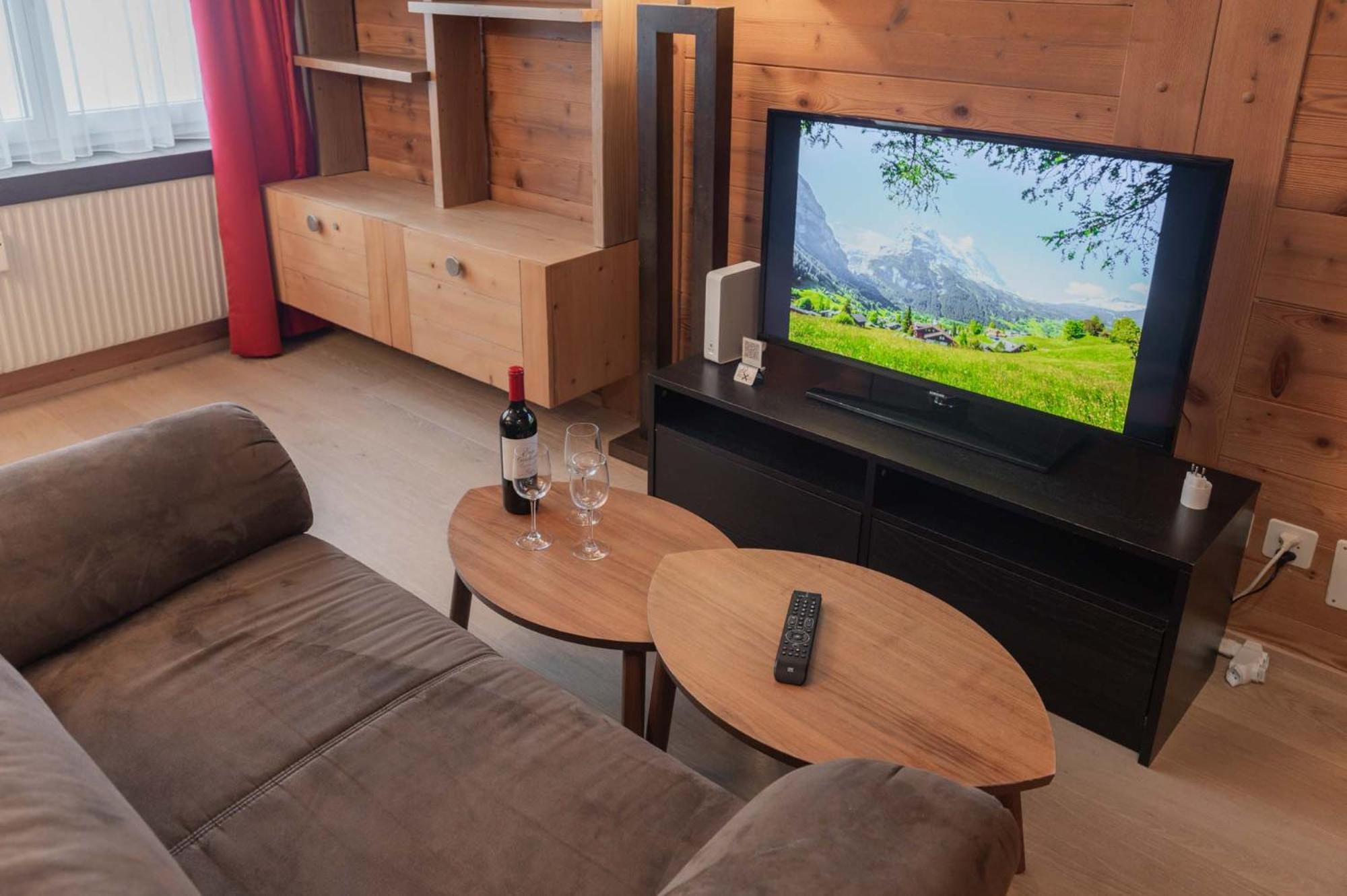 Mom - Alpine Boutique Apartments, Romantica, Near Grindelwald Terminal Apartment