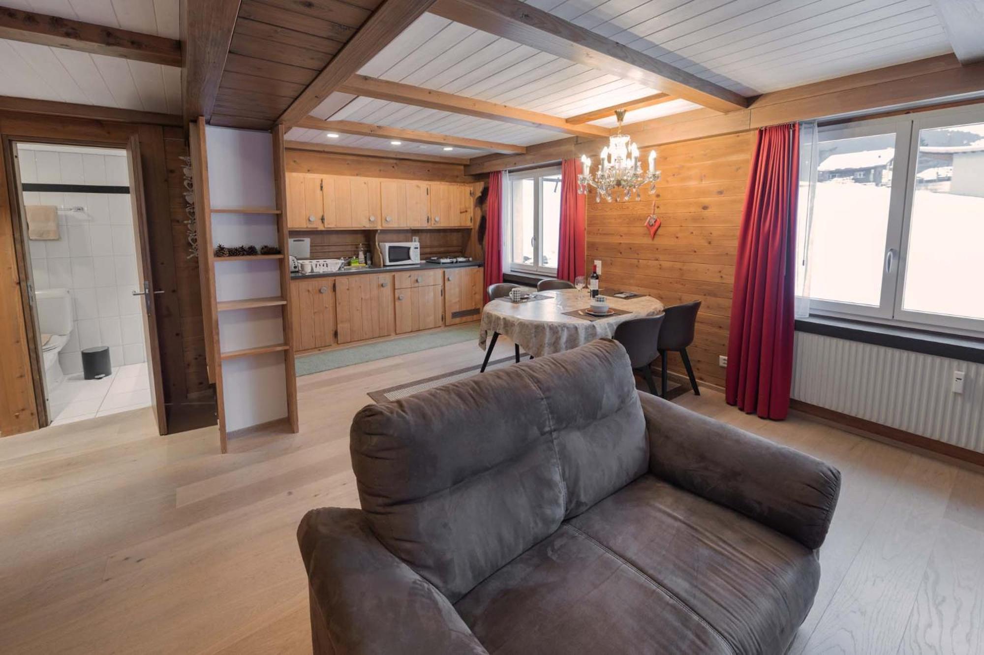 Mom - Alpine Boutique Apartments, Romantica, Near Grindelwald Terminal Apartment *