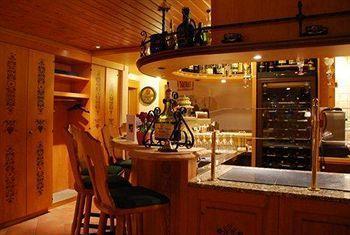 Alpenhof Hotel 3*