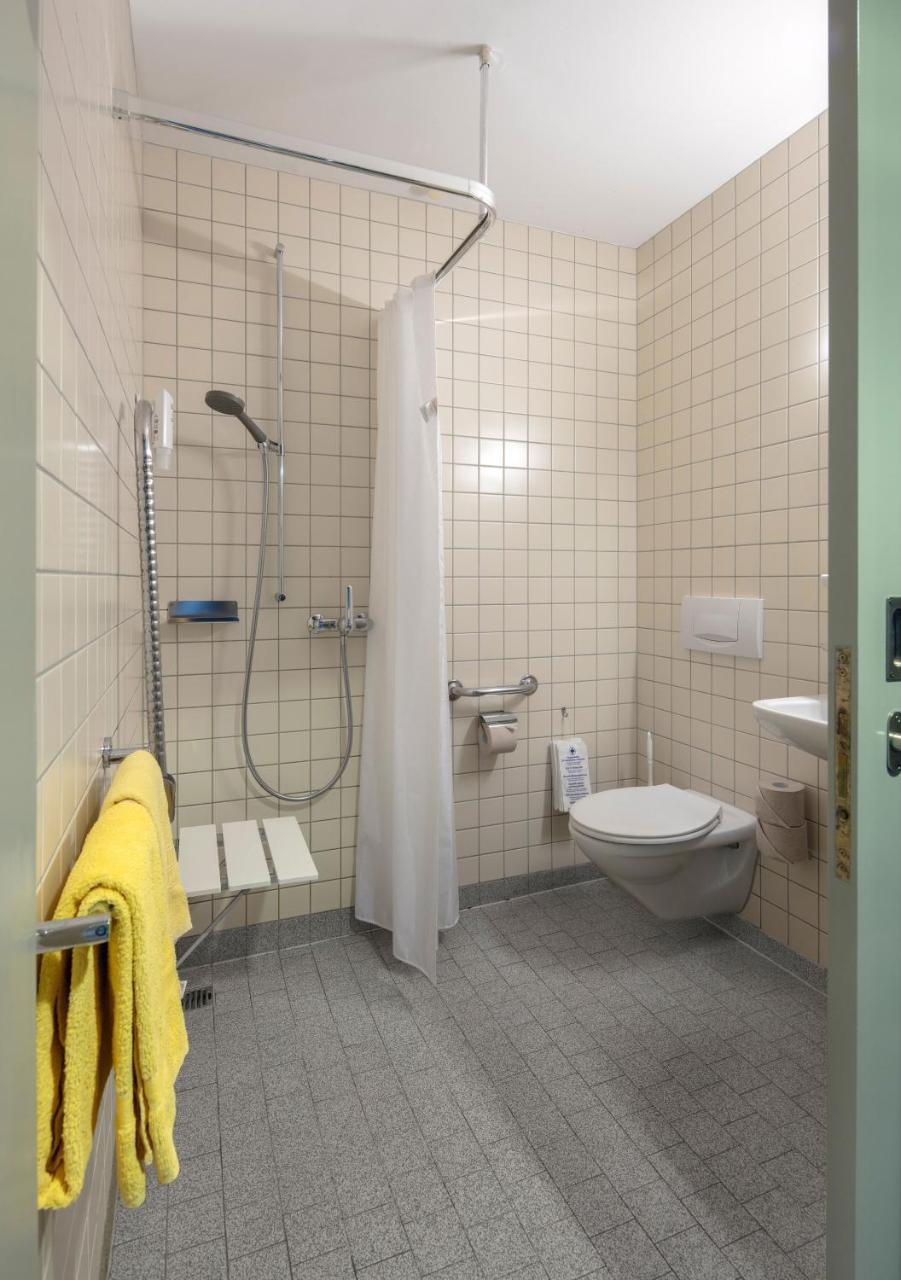 Youth Hostel *