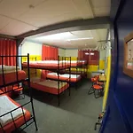 Downtown Lodge Hostel - Unique Simple Central