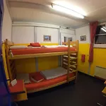 Downtown Lodge Hostel - Unique Simple Central